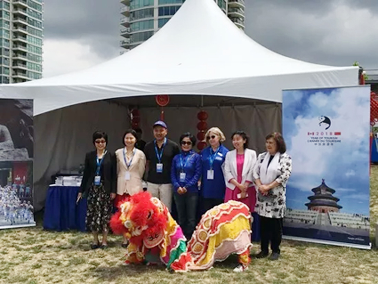 佟晓玲总领事出席第30届温哥华国际龙舟节