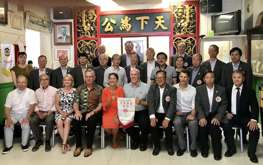 BC省长贺谨温哥华市长罗品信到访中华会馆