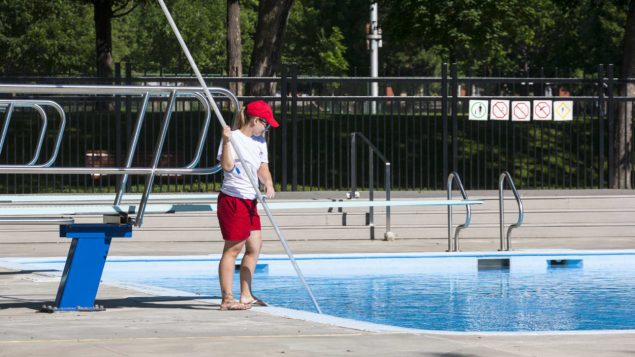 孩子游泳有风险：蒙特利尔市提升孩子自己游泳的年龄