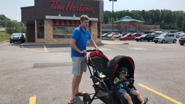 男人维权：男厕所也要有尿片更换台