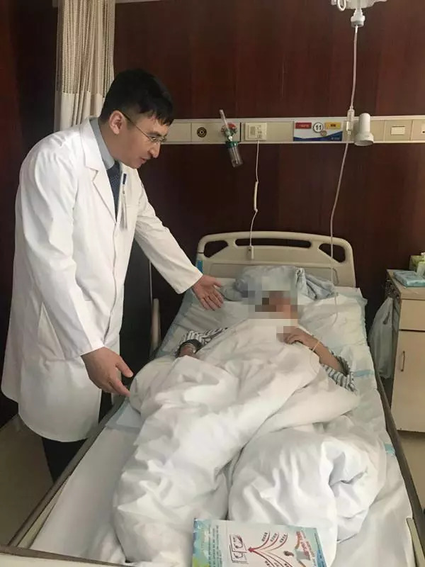 女子喉咙长出“韭菜” 5年割了4次仍不断生长