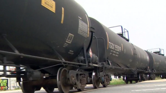 缺输油管道：加拿大火车运油量猛增