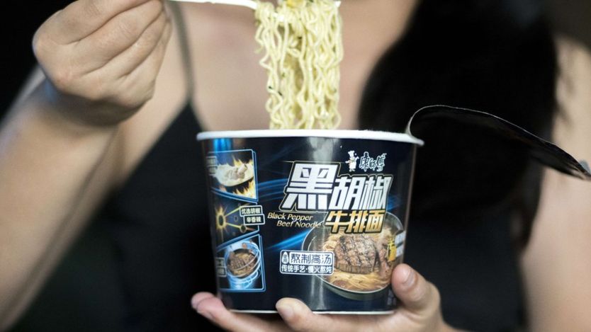 人民币贬值、楼价高涨：消费降级中产失去的优质生活