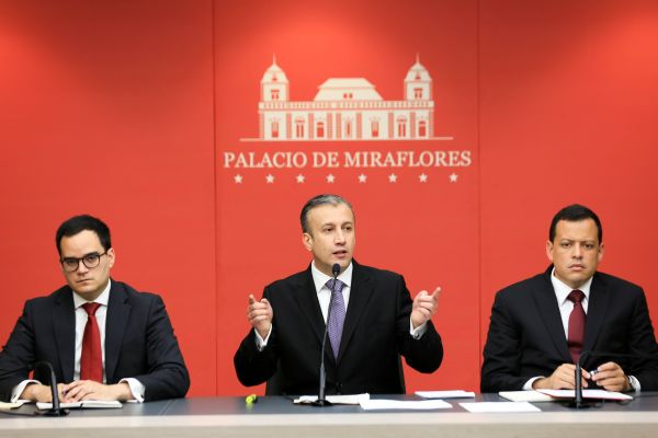 货币贬成手纸的委内瑞拉宣布停用美元改人民币