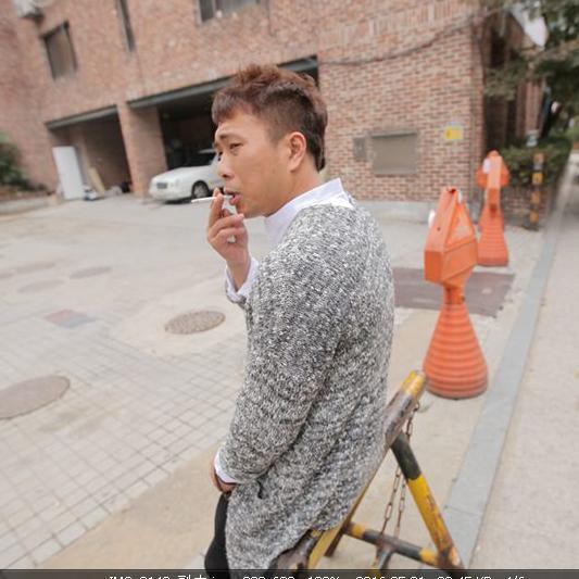 因李咏所赐艺名和金星唱反调，曾爆红今36岁竟做了无名服务生？