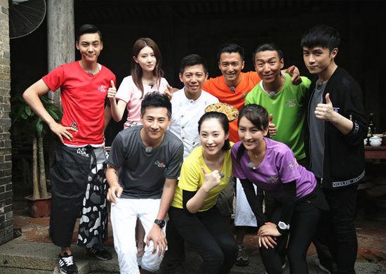 因李咏所赐艺名和金星唱反调，曾爆红今36岁竟做了无名服务生？