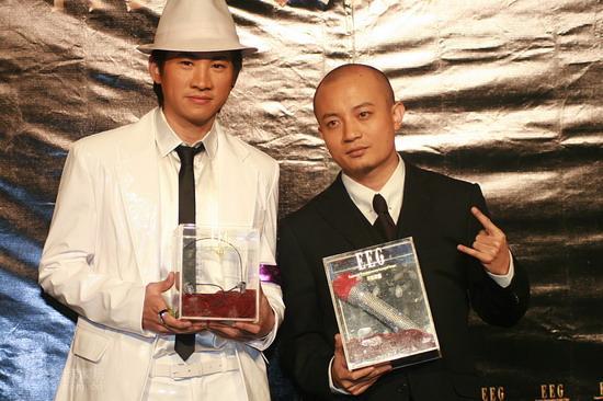 因李咏所赐艺名和金星唱反调，曾爆红今36岁竟做了无名服务生？