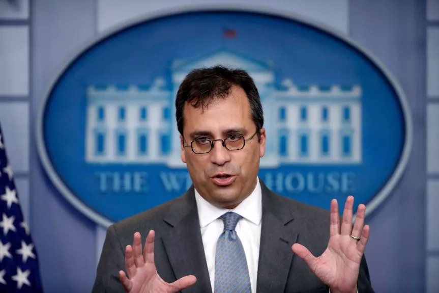 川普促移民局变更H-1B等签证政策 科技大佬不干了