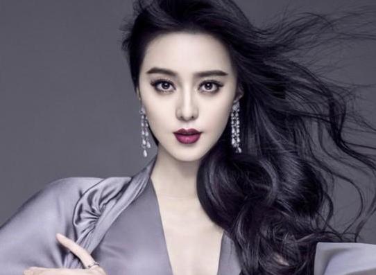 疑受范爷影响，李晨不仅损失千万财产，还被凤姐曝光两人已经分手