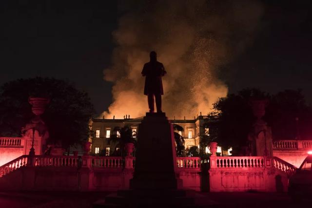 巴西博物馆一场大火:这些宝藏与2百年努力毁于一旦