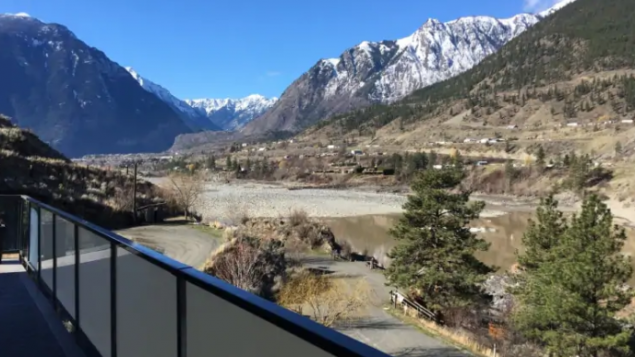 逃出温哥华、可小城镇房价也贵了