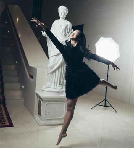 全世界最顶级的19个名媛合照时，谁站C位？