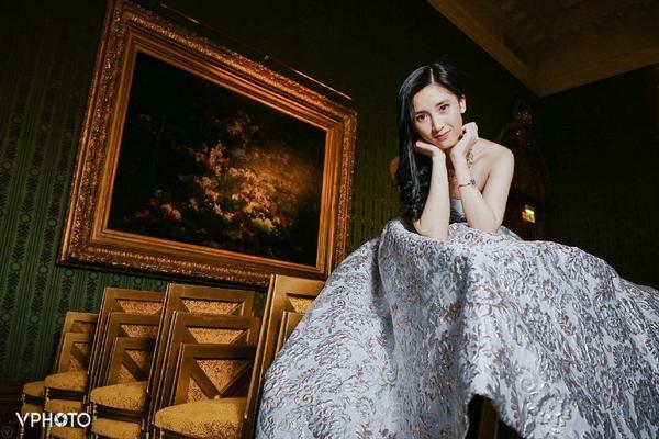 全世界最顶级的19个名媛合照时，谁站C位？