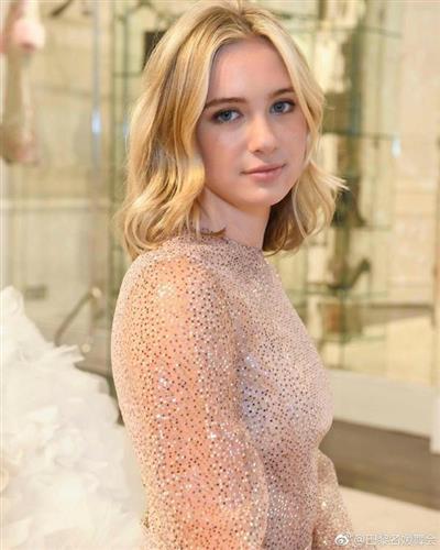 全世界最顶级的19个名媛合照时，谁站C位？