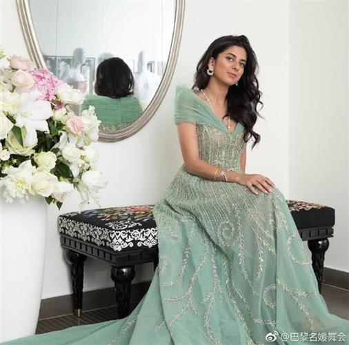 全世界最顶级的19个名媛合照时，谁站C位？