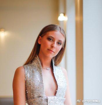 全世界最顶级的19个名媛合照时，谁站C位？