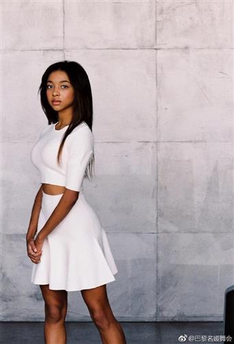 全世界最顶级的19个名媛合照时，谁站C位？