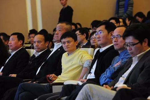 日赚3.3亿,63岁的隐秘大佬,比马云马化腾更狠!