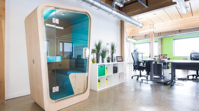 开放式办公室里的私人空间：阿省公司设计的特殊电话间受欢迎