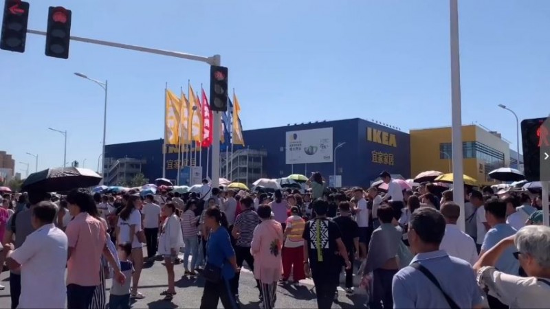 继Costco之后 又一国际大卖场在中国被挤爆