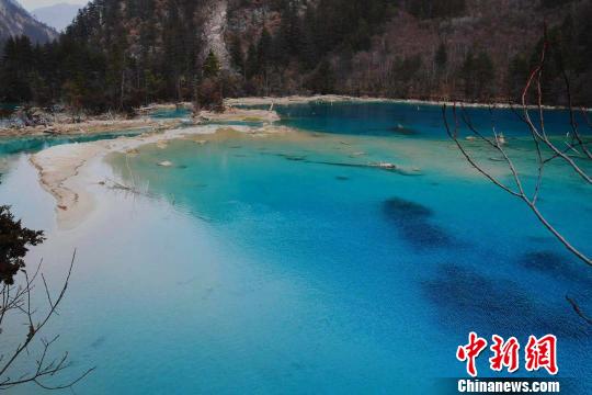美丽的九寨沟。　安源 摄