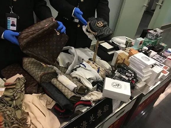 中国海关围剿奢侈品!土豪遭血洗,回国过年成噩梦