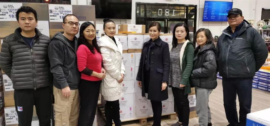 加拿大四川同乡总会抗击疫情首批防护物资抵达成都