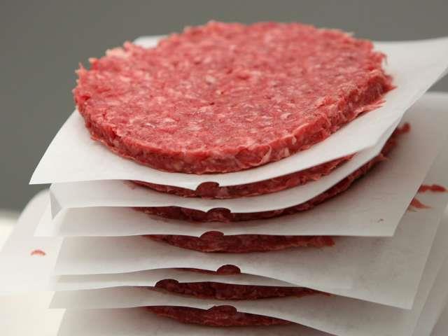 工人确诊工厂纷纷关闭 北美超市肉类供应危险了