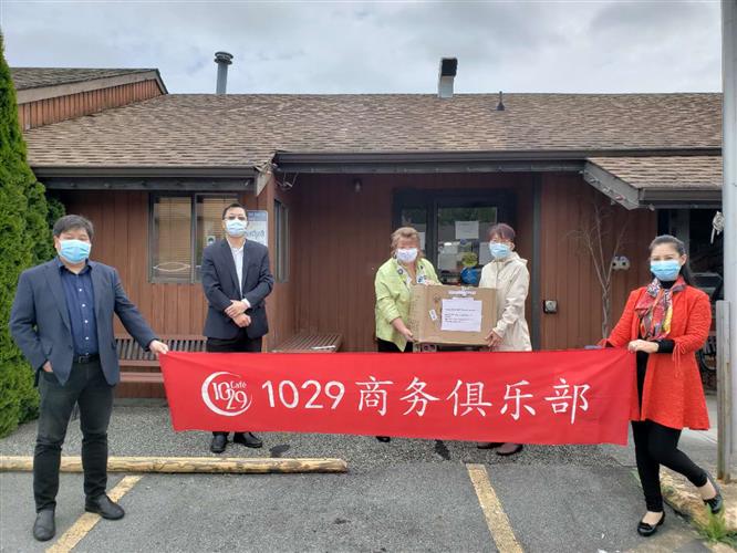 屈潔冰聯同社區團體捐贈一万個口罩