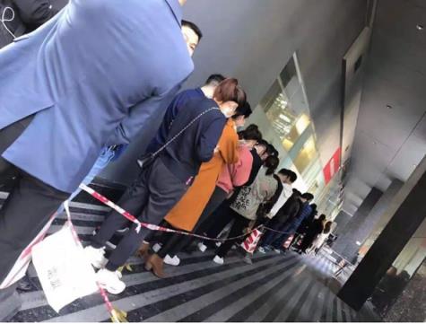 深圳楼市魔幻事件:6盘齐开 银行挤爆 系统崩塌