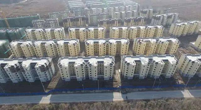 长江口大建“空城” 楼高超标近2倍 谁干的?