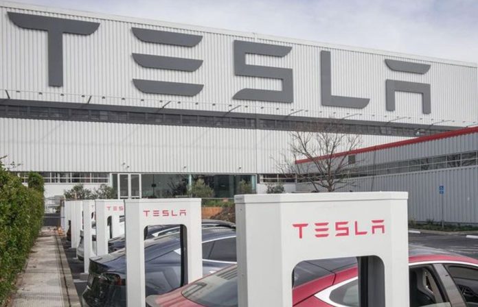 Tesla股票评级为吸纳 平均目标价900美元