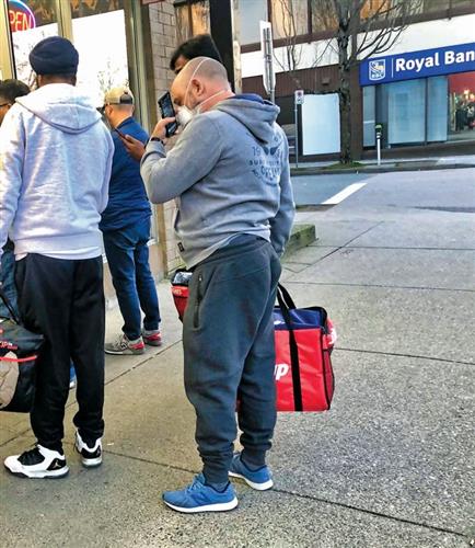 油价飙升成本增 外卖快递多劳少得无以为继