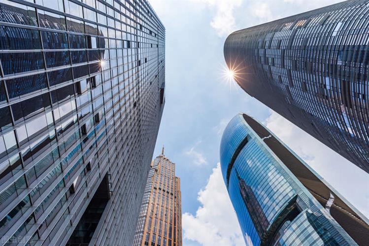 房企债务压顶 套现上千亿房产的李嘉诚正偷笑