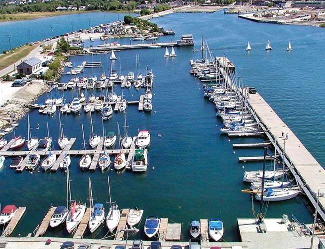 多伦多房价飞涨难以负担 白领逃离都市拥抱小镇生活