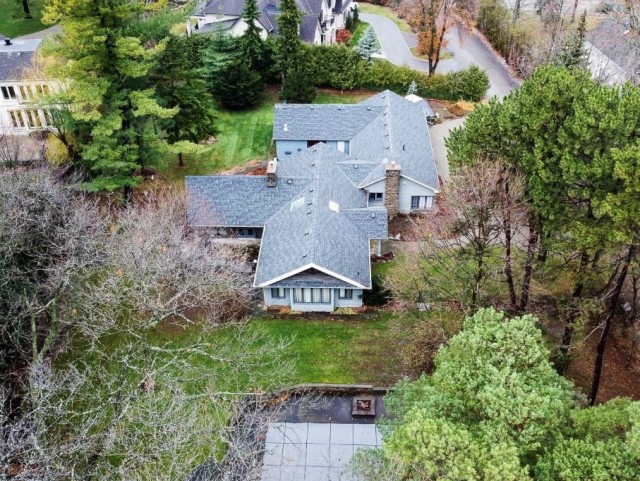 大多伦多一栋破房买后空置一年多加价130万出售