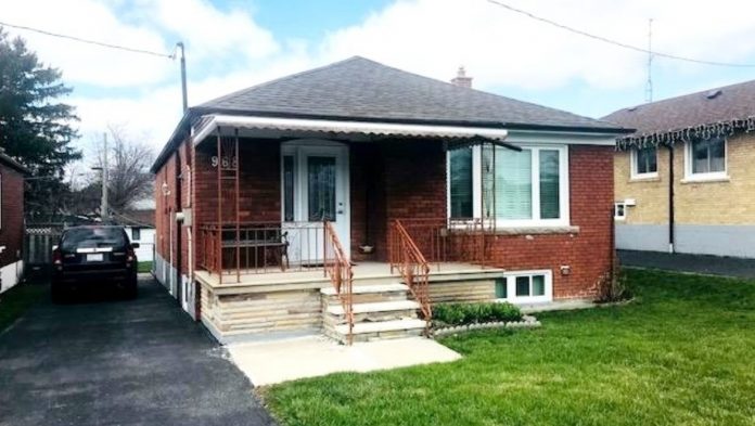 租客欠租9个月还不搬走 房东无奈投诉但是…