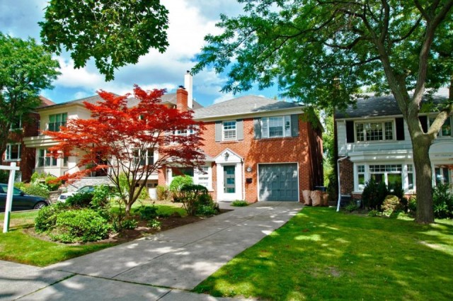 加息多伦多房市躺平 镇屋房价中位数暴跌22%