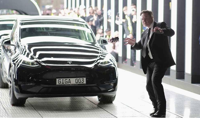 收购推特波折多:马斯克出价比市值高40%,后悔了?