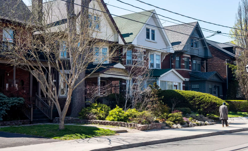 安省男子卖不掉房直降10万 专家预计房价会跌20%