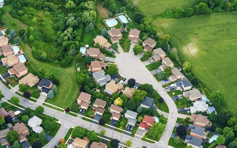 加拿大房市进入熊市，可以抄底吗？要考虑哪些因素？