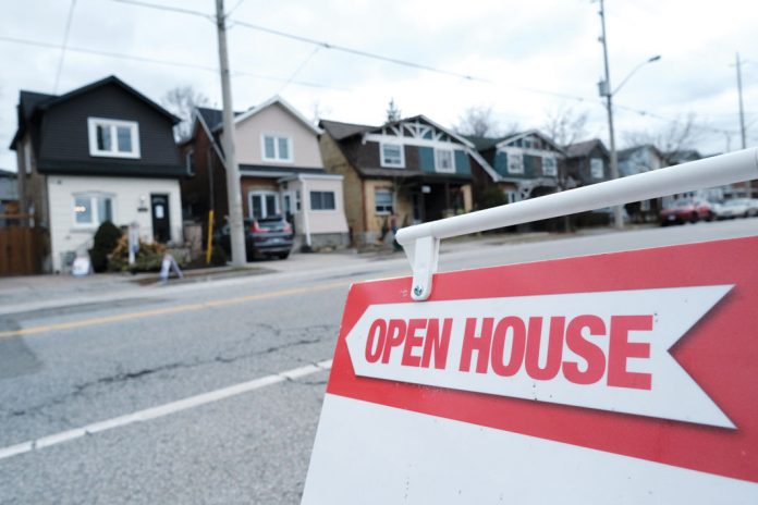 地产继续放缓，自二月以来均价下跌22%