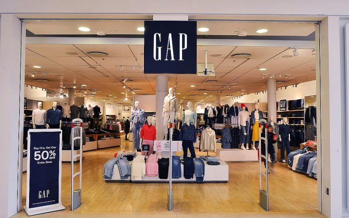 “侃爷”韦斯特终止合作 Gap股价急跌超4％