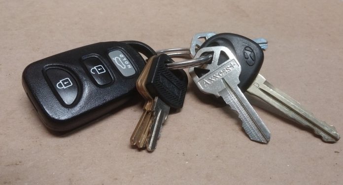 你可能不知道！为什么你不应该在你的汽车钥匙上挂其他钥匙？