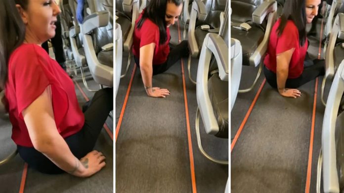 残障女坐飞机被拒免费使用机舱轮椅 被迫爬出机舱航空公司道歉