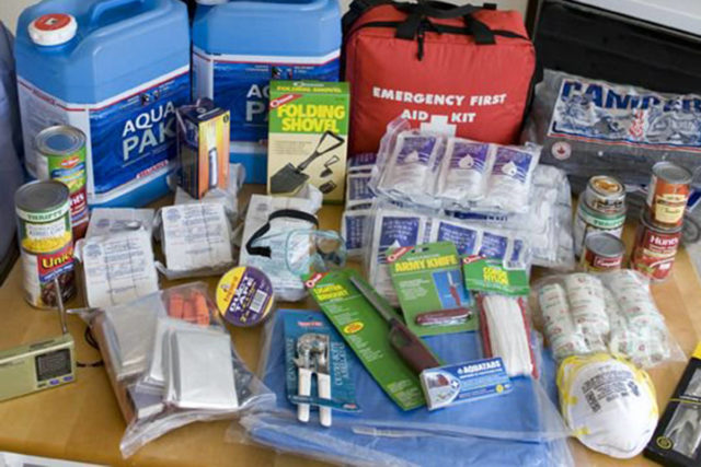 紧急救援人员提醒：雪季应急物品包必备什么？
