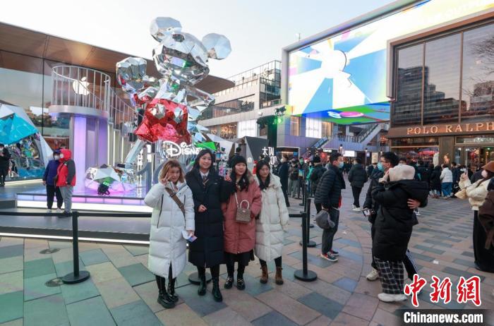 京城多个商圈推出新年活动 促进消费回升
