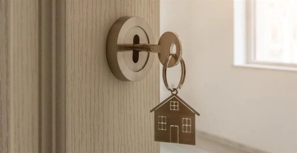 加拿大住房危机严重！联邦出资鼓励孩子住父母家里