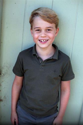 9岁的乔治王子拥24亿英镑。