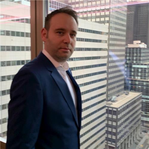 BlueMail开发商Blix创办人之一沃拉克表示，BlueMail更新版遭苹果煞停。网图